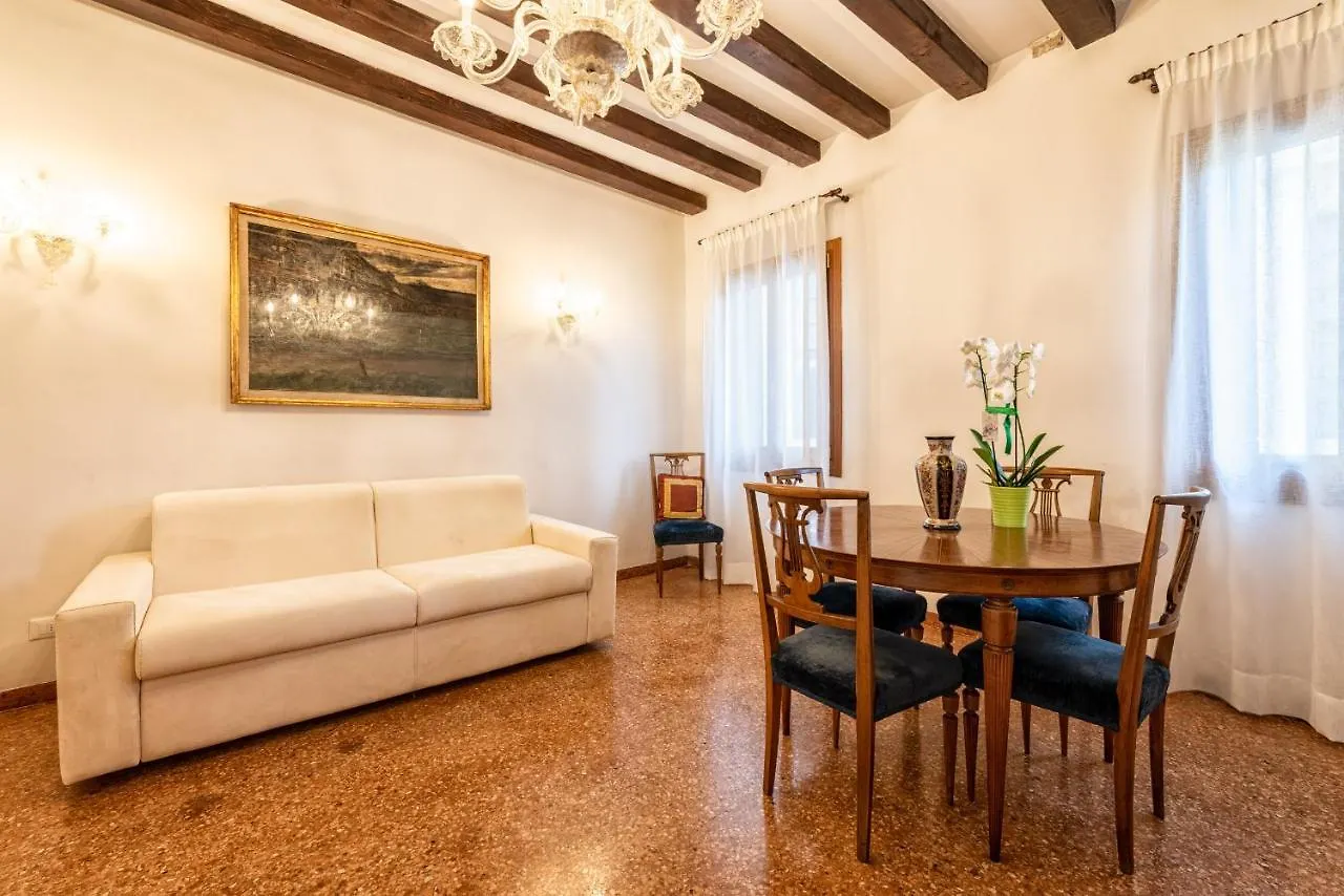 Casanova Fenice - Canal View Venice Apartment
