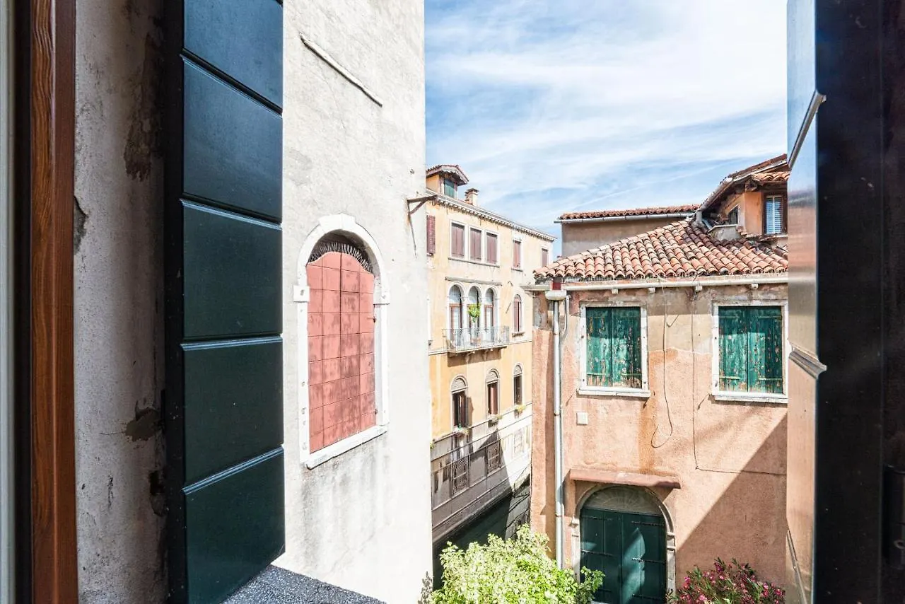 Casanova Fenice - Canal View Venice Italy