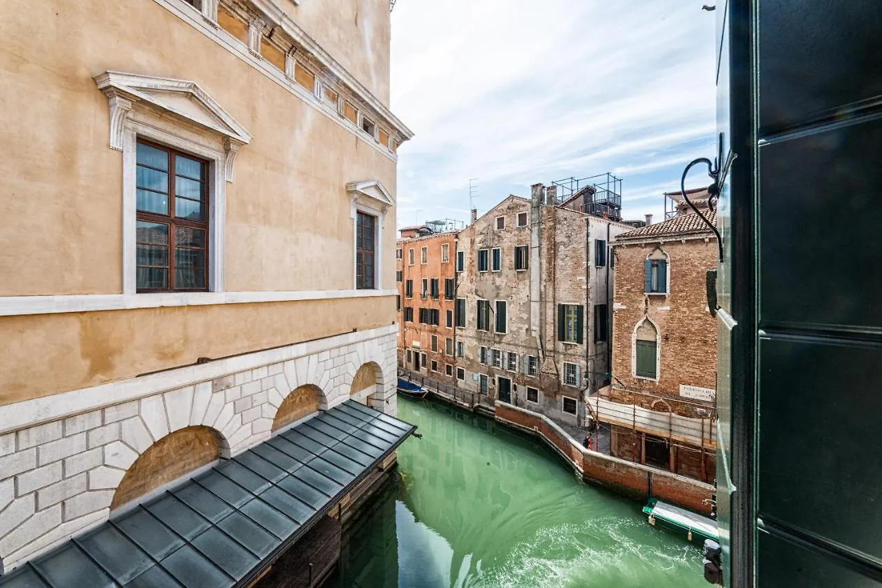 Apartment Casanova Fenice - Canal View Venice Italy
