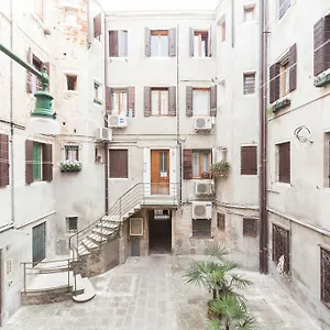 Campiello Chiesa, , Venezia Italia